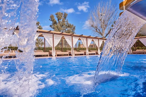 Indoor pool, 4 outdoor pools, pool umbrellas, sun loungers