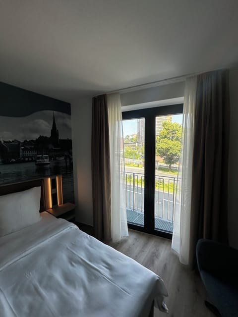 Double Room | Hypo-allergenic bedding, desk, free WiFi, bed sheets