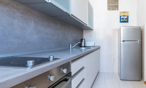Panoramic Apartment, City View | Private kitchen | Electric kettle, toaster