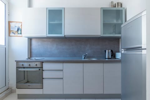 Panoramic Apartment, City View | Private kitchen | Electric kettle, toaster