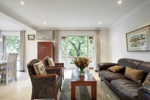 Classic Apartment, 2 Bedrooms | In-room safe, individually decorated, individually furnished, desk