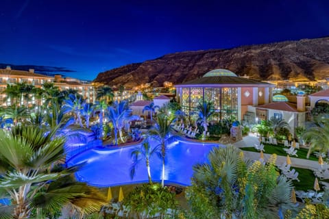 2 outdoor pools, pool umbrellas, sun loungers