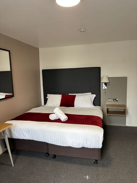 Basic Double Room | Free WiFi, bed sheets