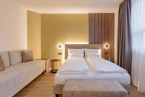 HADERBURG Comfort | Free minibar, in-room safe, desk, laptop workspace