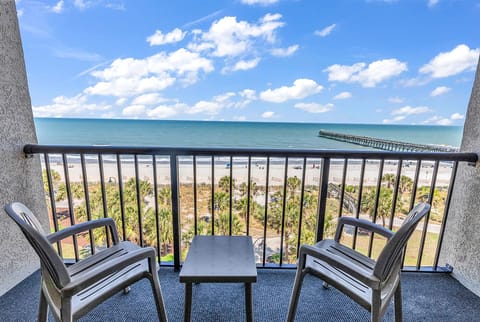 Oceanfront Guest Room with Two Queen Beds, Balcony and Kitchen | Beach/ocean view