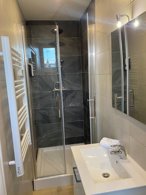 Comfort Double Room, Courtyard View | Bathroom