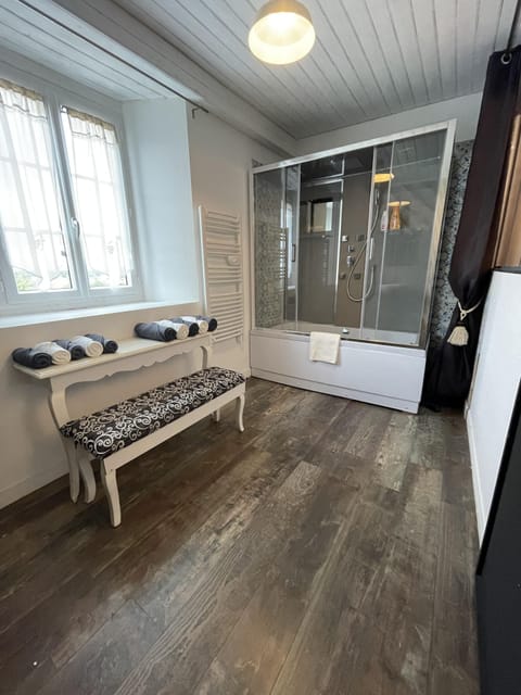 Comfort Quadruple Room, Private Bathroom, City View (Isolella) | Bathroom