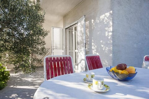 Apartment | Outdoor dining