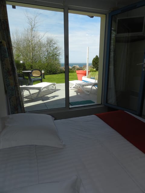 Cribs/infant beds, rollaway beds, free WiFi, bed sheets