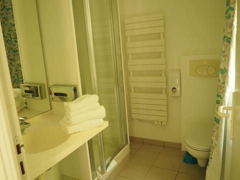 Family Room (2 adults + 2 children) | Bed sheets