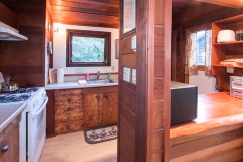 Premium Cottage, Hot Tub (Redwood Cottage) | Private kitchen | Microwave, coffee/tea maker, electric kettle, paper towels