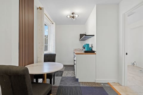 Superior Apartment, 1 Queen Bed with Sofa bed | Private kitchenette | Coffee/tea maker