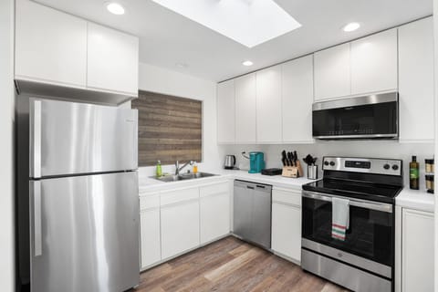 Family Apartment, 3 Bedrooms, Kitchen | Private kitchen | Coffee/tea maker, dining tables