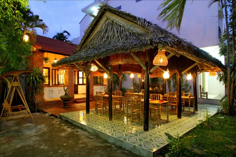 Bungalow, 1 Bedroom, Garden View | Minibar, in-room safe, desk, blackout drapes