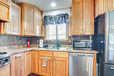 House (5 Bedrooms) | Interior