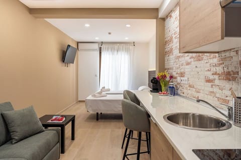 Deluxe Studio, Balcony | Private kitchen | Fridge, microwave, stovetop, coffee/tea maker