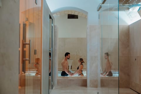 Couples treatment rooms, sauna, hot tub, steam room, Turkish bath