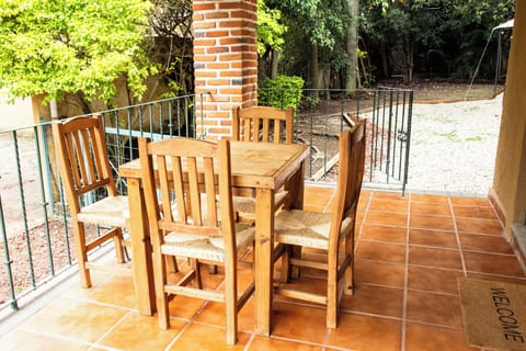 Comfort Duplex, Kitchen, Garden View | Terrace/patio