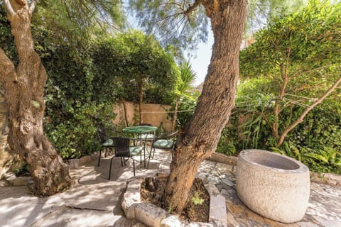 Mobile Home | Outdoor dining