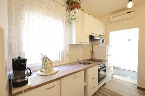 Apartment | Private kitchen | Highchair