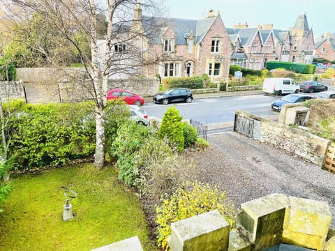 Luxury Villa | Street view