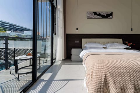 Senior Double Room | Desk, laptop workspace, soundproofing, WiFi (free)