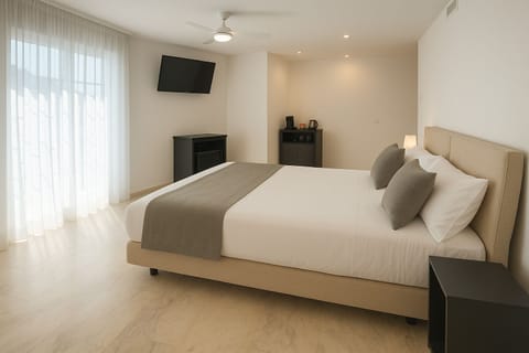 Comfort Room, Mountain View | Down comforters, in-room safe, desk, laptop workspace