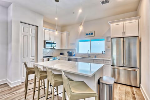 House, Multiple Beds (Azul Townhomes A5) | Private kitchen