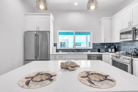 House, Multiple Beds (Azul Townhomes B3) | Private kitchen