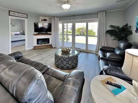 Studio (3 Bedrooms) | Property amenity