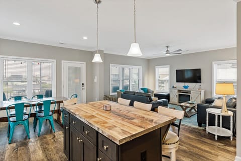 Studio (3 Bedrooms) | Property amenity