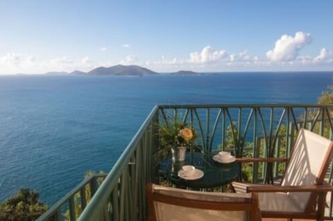 Comfort Suite, 1 Bedroom, Balcony, Ocean View | Free WiFi, bed sheets