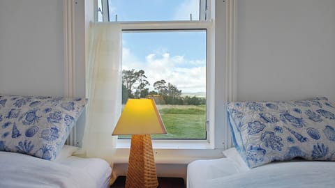 Comfort Double Room, Pets Allowed, Mountain View | Hypo-allergenic bedding, down comforters, pillowtop beds