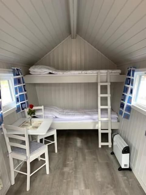 Cribs/infant beds, rollaway beds, free WiFi