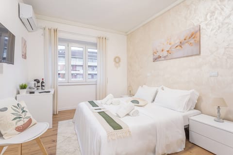 Deluxe Double Room, Balcony, City View | Desk, iron/ironing board (on request), WiFi (free)