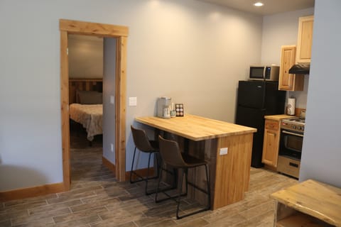 Comfort Suite | 1 bedroom, desk, iron/ironing board, free WiFi