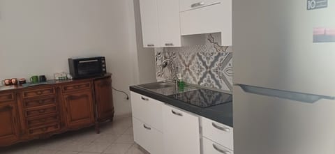 Full-size fridge, oven, stovetop, cookware/dishes/utensils