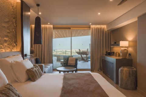 In-room safe, desk, laptop workspace, soundproofing