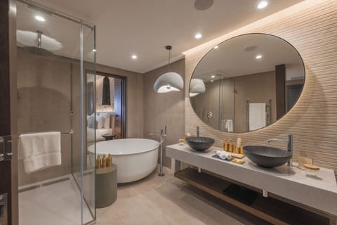 Junior Suite, Valley View | Bathroom | Free toiletries, hair dryer, slippers, towels