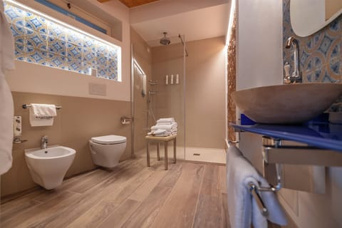 Junior Suite, Terrace, Lake View | Bathroom | Free toiletries, hair dryer, slippers, towels