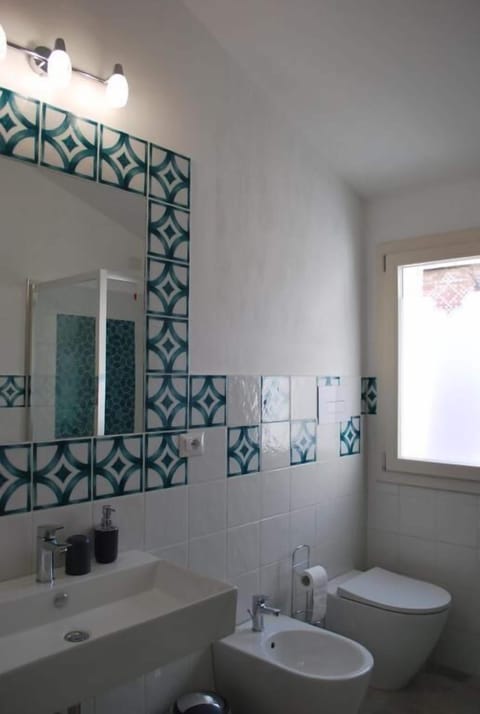 Deluxe Double Room, Balcony, City View | Bathroom | Shower, hair dryer, towels