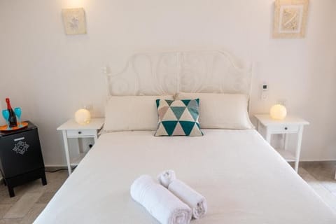 Deluxe Double Room, Balcony, City View | Desk, laptop workspace, blackout drapes, soundproofing