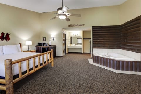 Expanded King with Whirlpool | Desk, laptop workspace, iron/ironing board, free cribs/infant beds