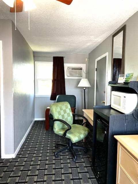 Desk, iron/ironing board, rollaway beds, free WiFi