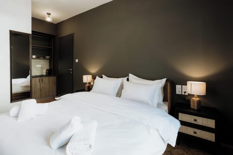 Double Room | Blackout drapes, soundproofing, iron/ironing board, free WiFi