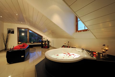 Sauna, hot tub, steam room, body treatments, body wraps, body scrubs