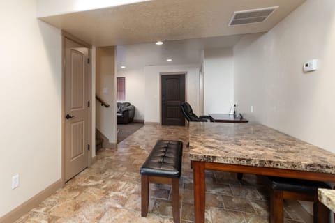 Luxury Townhome, 3 Bedrooms, 3 Private Bathrooms, Full Kitchen | In-room dining