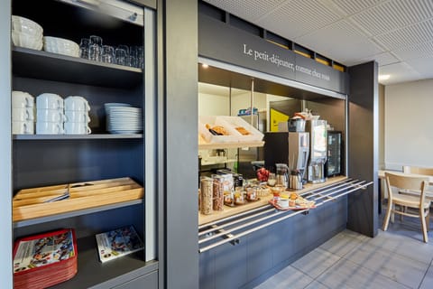 Daily buffet breakfast for a fee