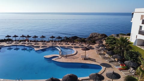 3 outdoor pools, open 10:00 AM to 6:00 PM, pool umbrellas, sun loungers
