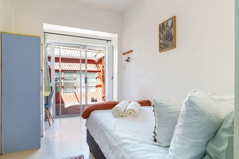 House, Multiple Beds, Patio, Garden View (Buitengracht House ) | 2 bedrooms, individually decorated, individually furnished, bed sheets
